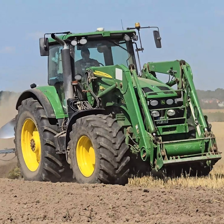 Premium-Gewürzeaus regionaler Produktion 5 Pflügen mit JohnDeere